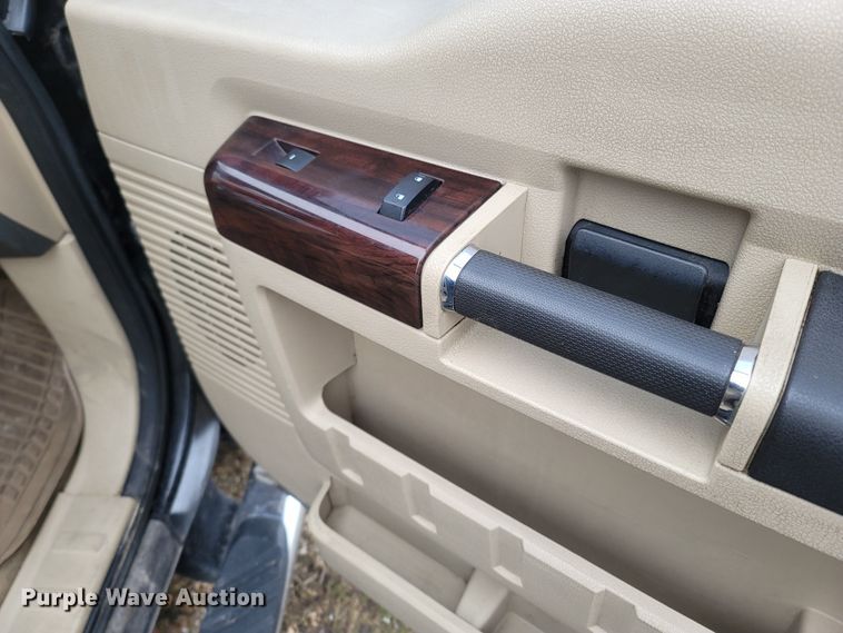 image for item MH9764 2008 Ford F350 Super Duty  Crew Cab pickup truck