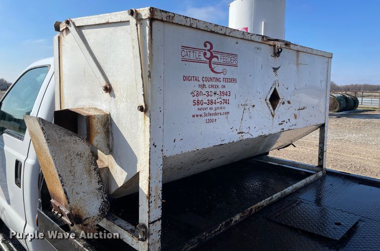 image for item MI9781 2008 Ford F250 Super Duty  bale bed pickup truck