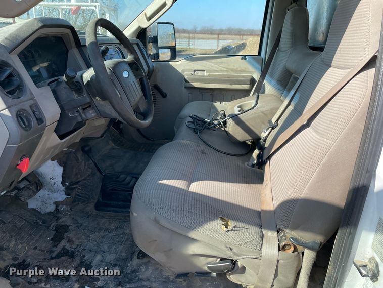 image for item MI9781 2008 Ford F250 Super Duty  bale bed pickup truck