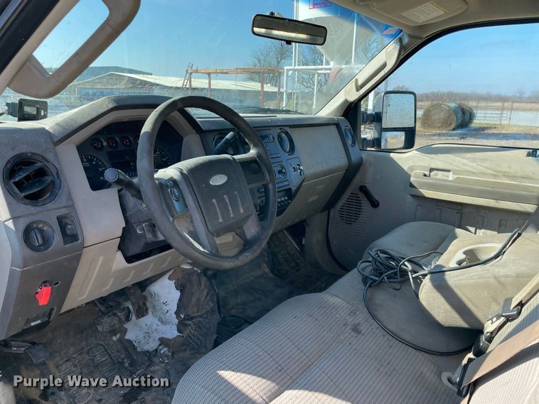 image for item MI9781 2008 Ford F250 Super Duty  bale bed pickup truck