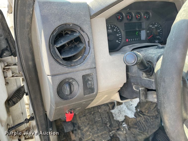 image for item MI9781 2008 Ford F250 Super Duty  bale bed pickup truck