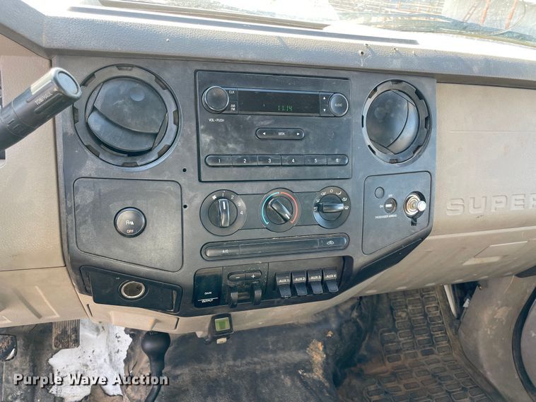 image for item MI9781 2008 Ford F250 Super Duty  bale bed pickup truck