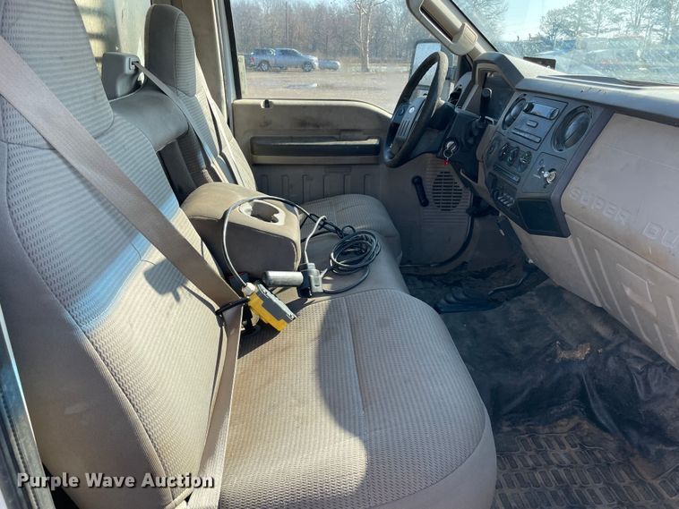 image for item MI9781 2008 Ford F250 Super Duty  bale bed pickup truck