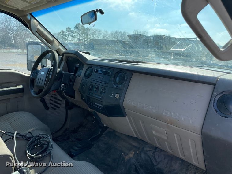 image for item MI9781 2008 Ford F250 Super Duty  bale bed pickup truck