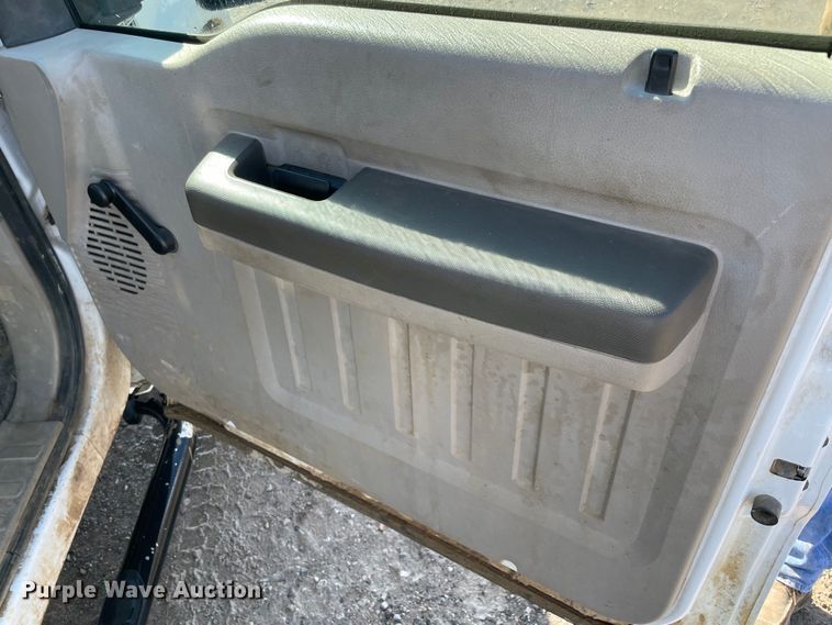 image for item MI9781 2008 Ford F250 Super Duty  bale bed pickup truck