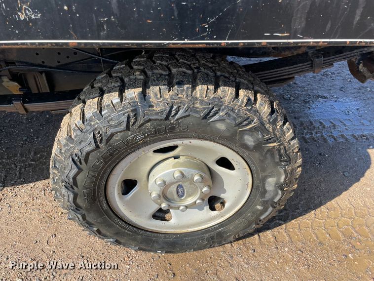 image for item MI9781 2008 Ford F250 Super Duty  bale bed pickup truck