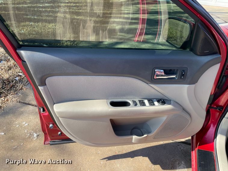 image for item MI9789 2012 Ford Fusion Hybrid