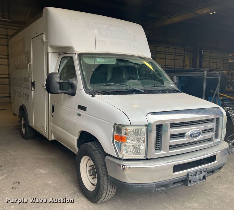 image for item ML9828 2011 Ford E-350 Super Duty  box truck