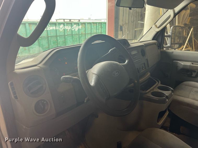 image for item ML9828 2011 Ford E-350 Super Duty  box truck