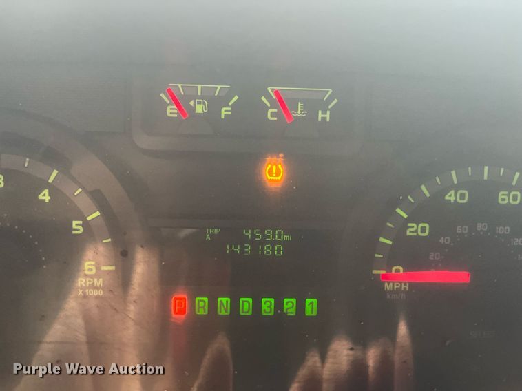 image for item ML9828 2011 Ford E-350 Super Duty  box truck