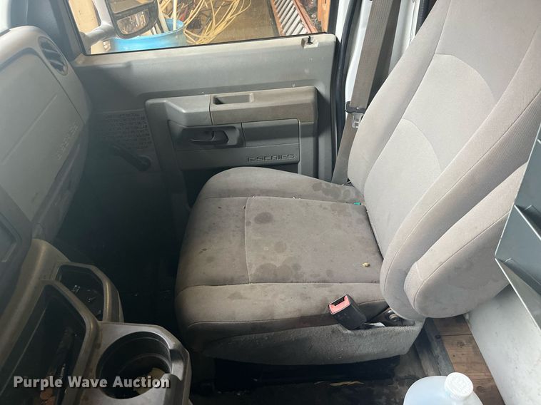 image for item ML9828 2011 Ford E-350 Super Duty  box truck