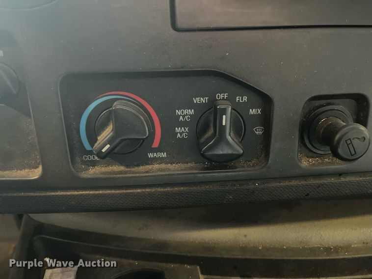 image for item ML9828 2011 Ford E-350 Super Duty  box truck