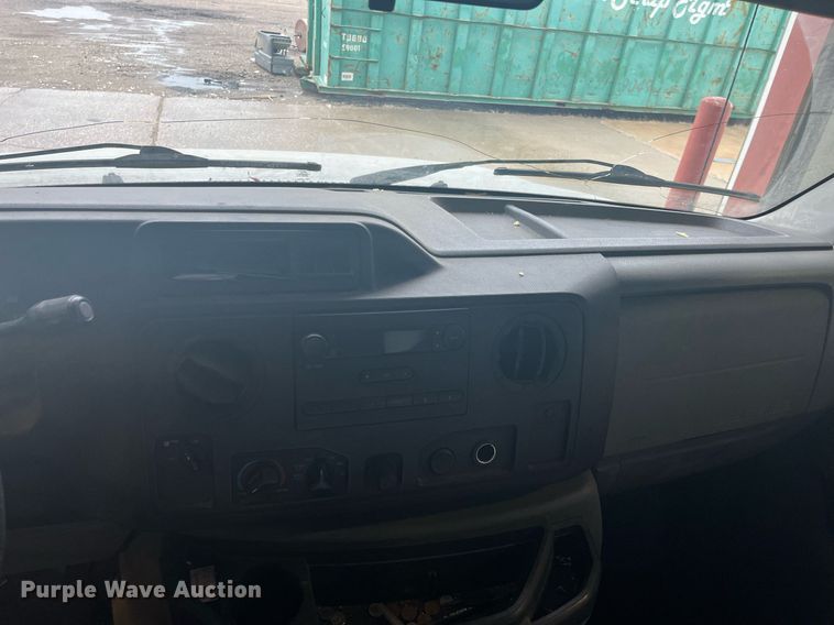 image for item ML9828 2011 Ford E-350 Super Duty  box truck