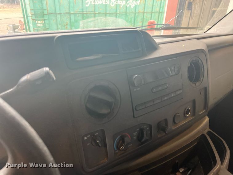 image for item ML9828 2011 Ford E-350 Super Duty  box truck