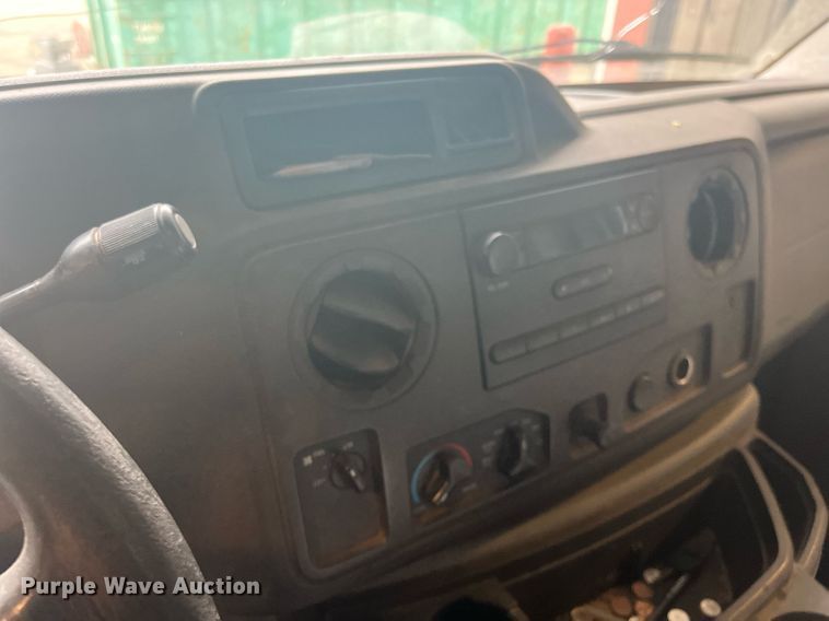 image for item ML9828 2011 Ford E-350 Super Duty  box truck