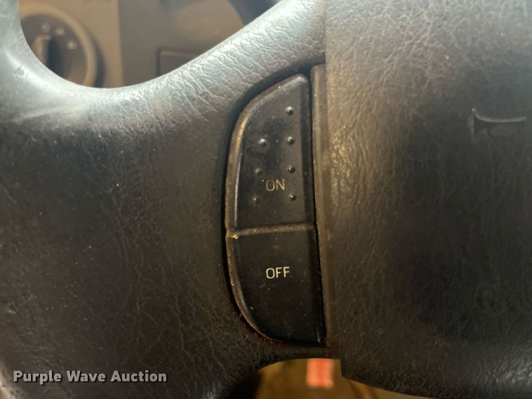 image for item ML9828 2011 Ford E-350 Super Duty  box truck