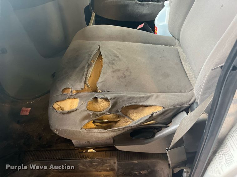 image for item ML9828 2011 Ford E-350 Super Duty  box truck