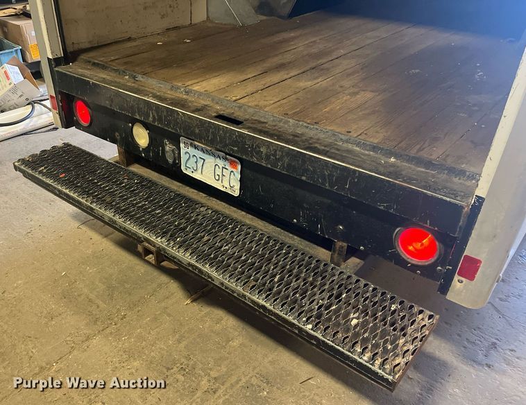 image for item ML9828 2011 Ford E-350 Super Duty  box truck