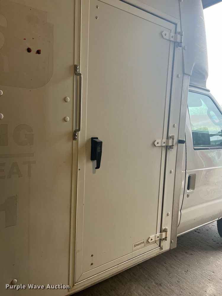 image for item ML9828 2011 Ford E-350 Super Duty  box truck