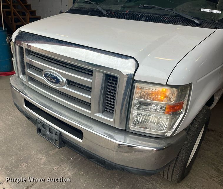 image for item ML9828 2011 Ford E-350 Super Duty  box truck