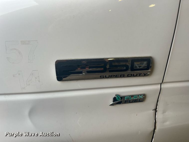 image for item ML9828 2011 Ford E-350 Super Duty  box truck