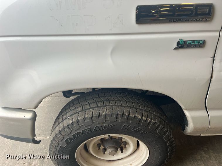 image for item ML9828 2011 Ford E-350 Super Duty  box truck