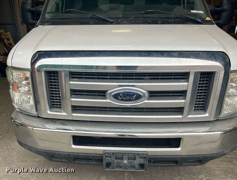 image for item ML9828 2011 Ford E-350 Super Duty  box truck