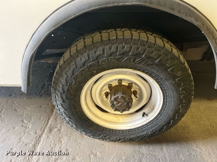 image for item ML9828 2011 Ford E-350 Super Duty  box truck