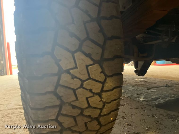 image for item ML9828 2011 Ford E-350 Super Duty  box truck