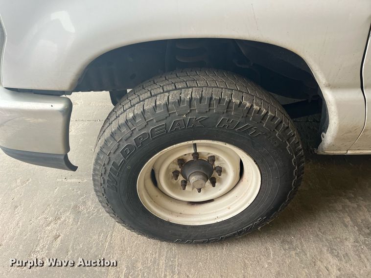 image for item ML9828 2011 Ford E-350 Super Duty  box truck