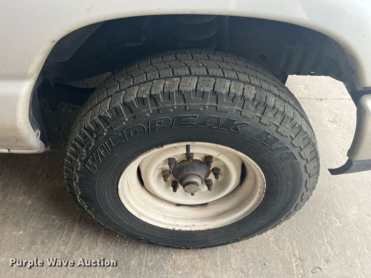 image for item ML9828 2011 Ford E-350 Super Duty  box truck