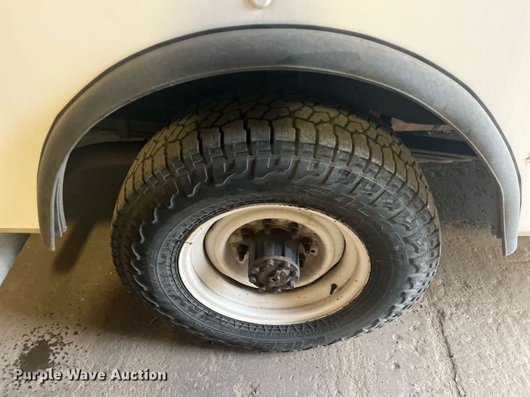 image for item ML9828 2011 Ford E-350 Super Duty  box truck