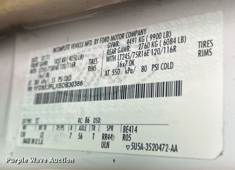 image for item ML9828 2011 Ford E-350 Super Duty  box truck