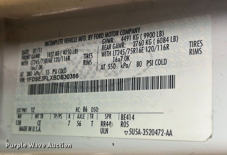 image for item ML9828 2011 Ford E-350 Super Duty  box truck