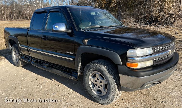 image for item MM9068 2001 Chevrolet Silverado 1500 LT  Ext. Cab pickup truck