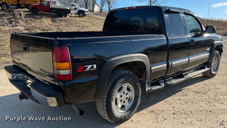 image for item MM9068 2001 Chevrolet Silverado 1500 LT  Ext. Cab pickup truck