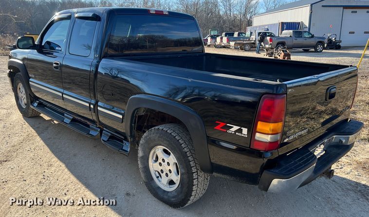 image for item MM9068 2001 Chevrolet Silverado 1500 LT  Ext. Cab pickup truck