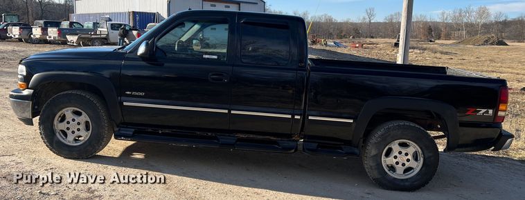 image for item MM9068 2001 Chevrolet Silverado 1500 LT  Ext. Cab pickup truck