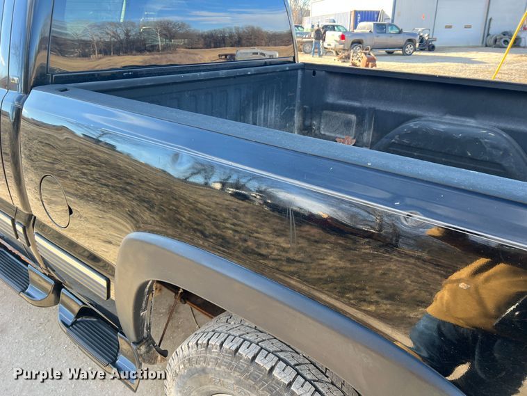 image for item MM9068 2001 Chevrolet Silverado 1500 LT  Ext. Cab pickup truck