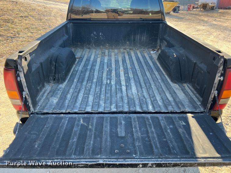 image for item MM9068 2001 Chevrolet Silverado 1500 LT  Ext. Cab pickup truck