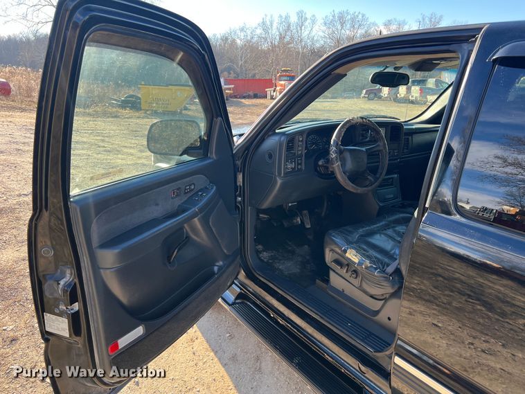 image for item MM9068 2001 Chevrolet Silverado 1500 LT  Ext. Cab pickup truck