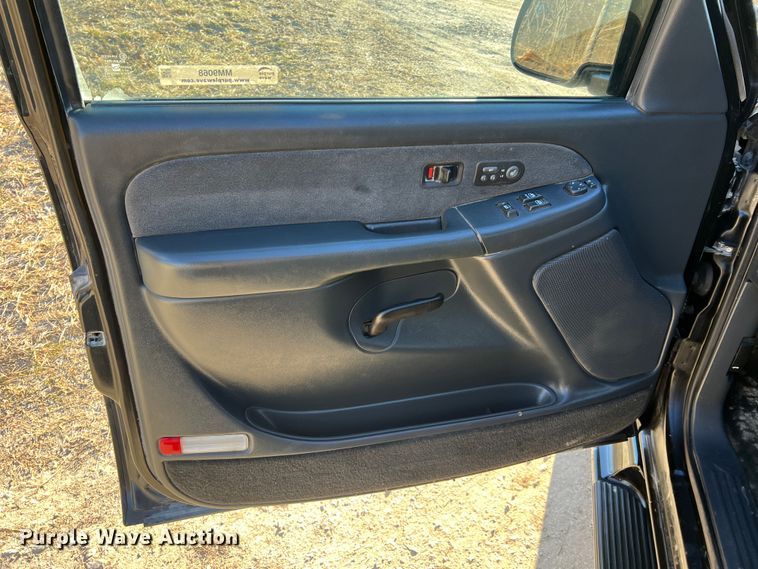 image for item MM9068 2001 Chevrolet Silverado 1500 LT  Ext. Cab pickup truck