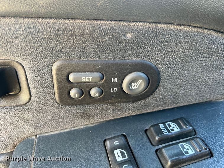 image for item MM9068 2001 Chevrolet Silverado 1500 LT  Ext. Cab pickup truck