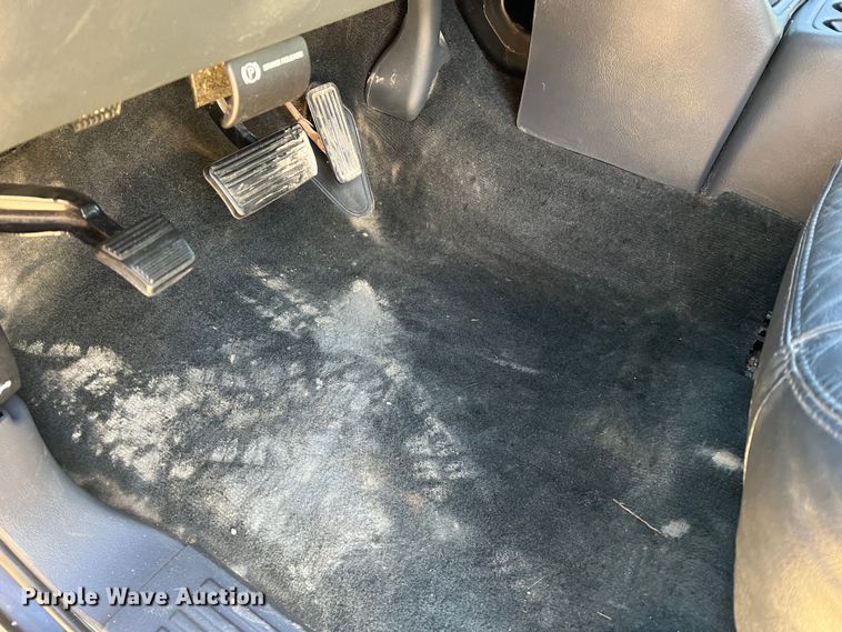 image for item MM9068 2001 Chevrolet Silverado 1500 LT  Ext. Cab pickup truck