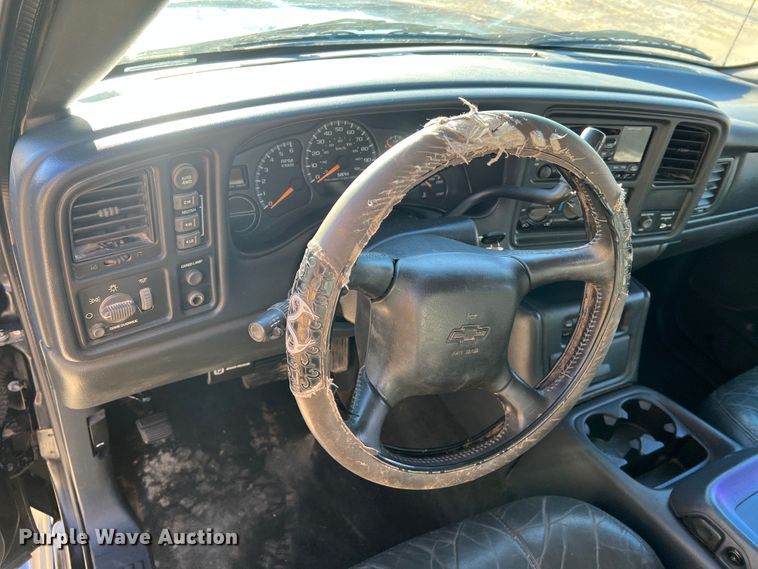 image for item MM9068 2001 Chevrolet Silverado 1500 LT  Ext. Cab pickup truck