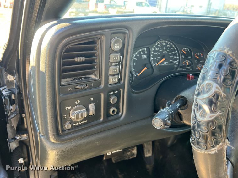 image for item MM9068 2001 Chevrolet Silverado 1500 LT  Ext. Cab pickup truck