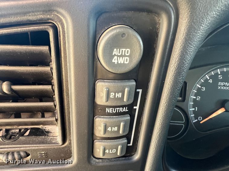 image for item MM9068 2001 Chevrolet Silverado 1500 LT  Ext. Cab pickup truck