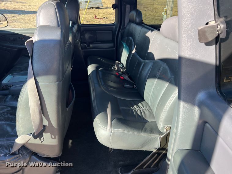 image for item MM9068 2001 Chevrolet Silverado 1500 LT  Ext. Cab pickup truck