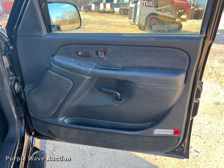 image for item MM9068 2001 Chevrolet Silverado 1500 LT  Ext. Cab pickup truck