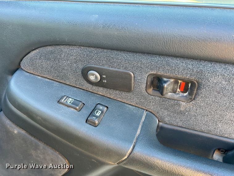 image for item MM9068 2001 Chevrolet Silverado 1500 LT  Ext. Cab pickup truck